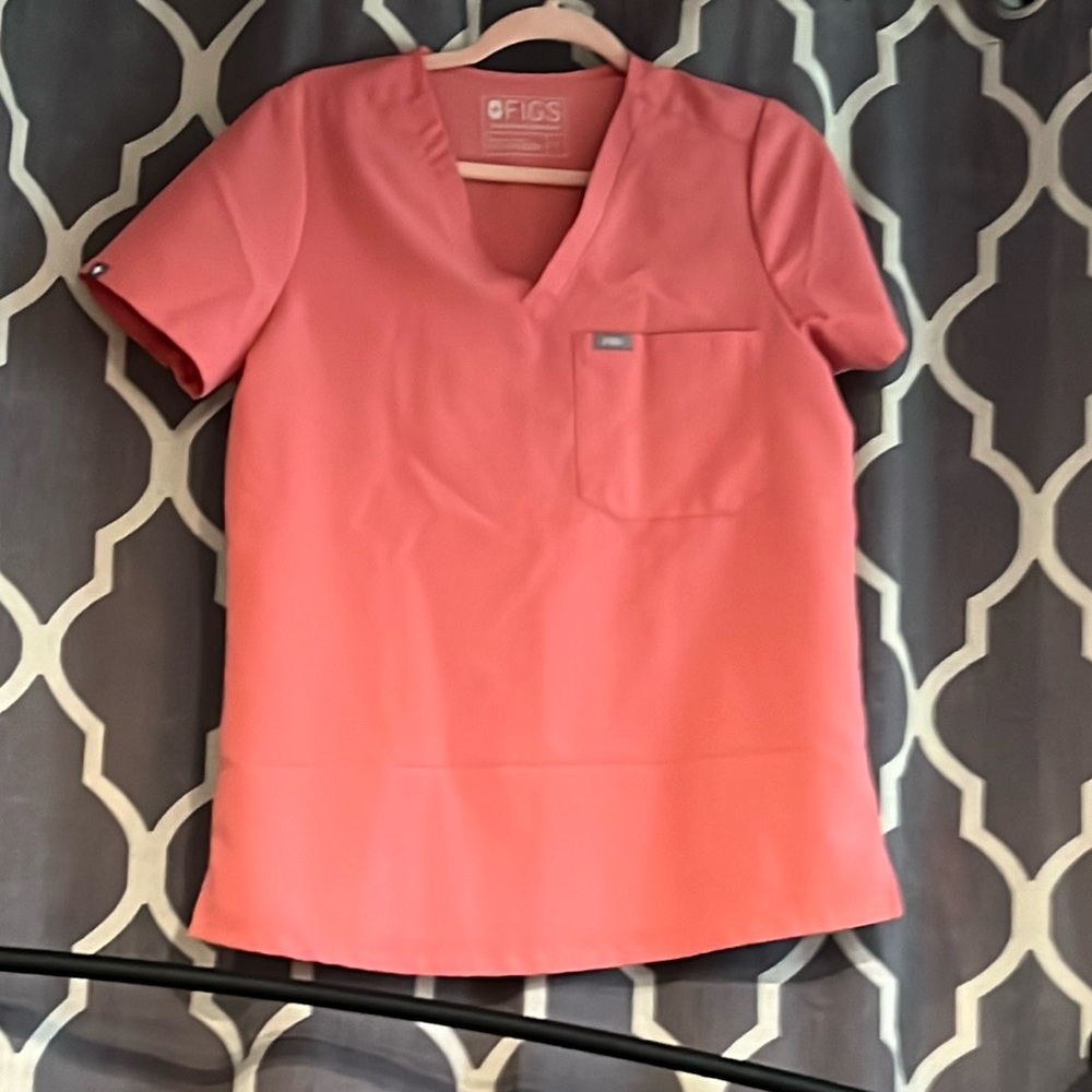 Figs Breast Cancer Awareness Beat It Pink Po# 1288  Catarina top small EUC